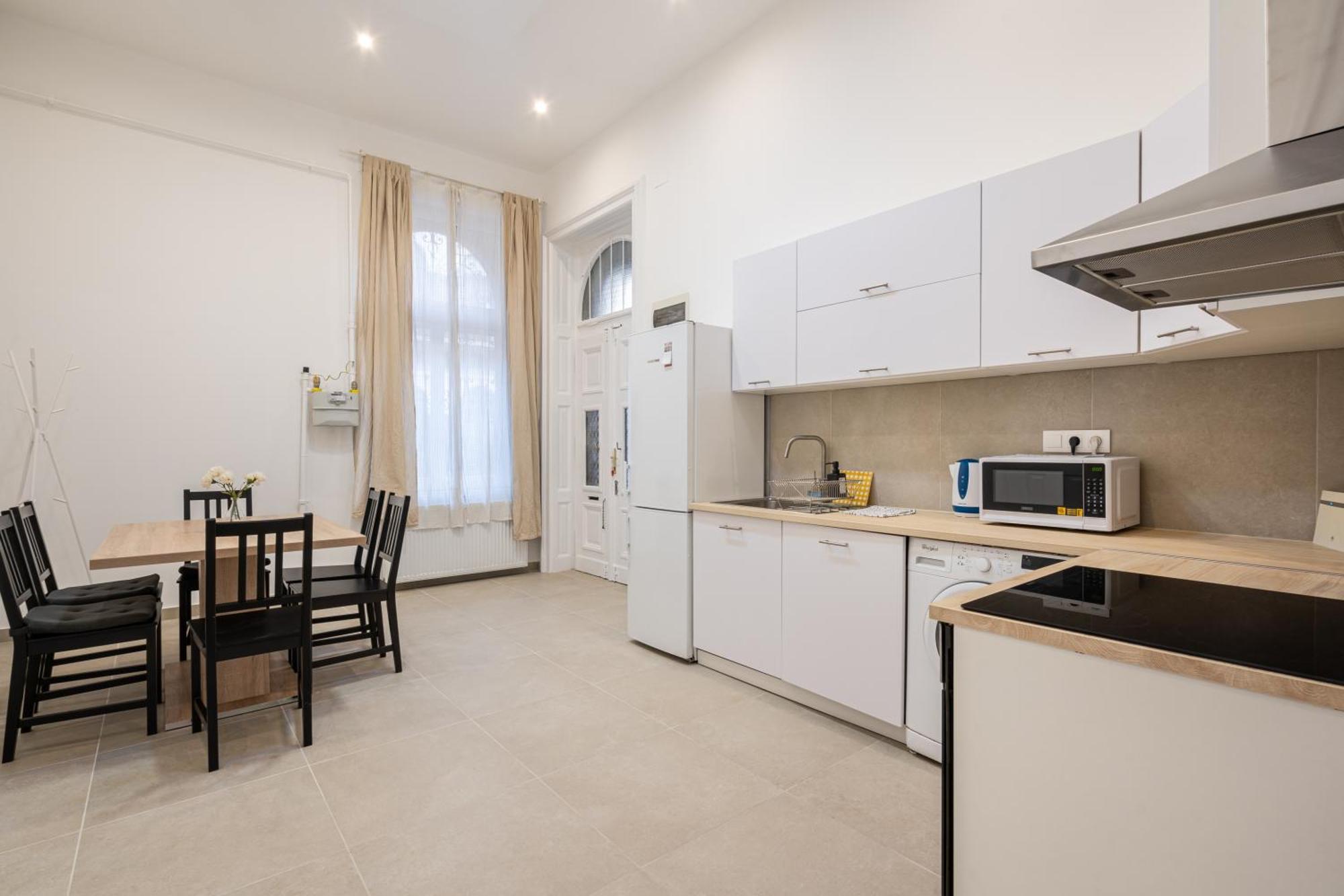 Luxurious Downtown Family Suite Budapeste Exterior foto